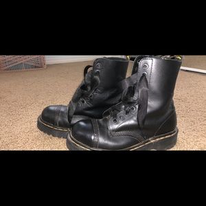 DR.MARTENS SIZE 8/8.5 WOMENS BLACK STEEL TOED